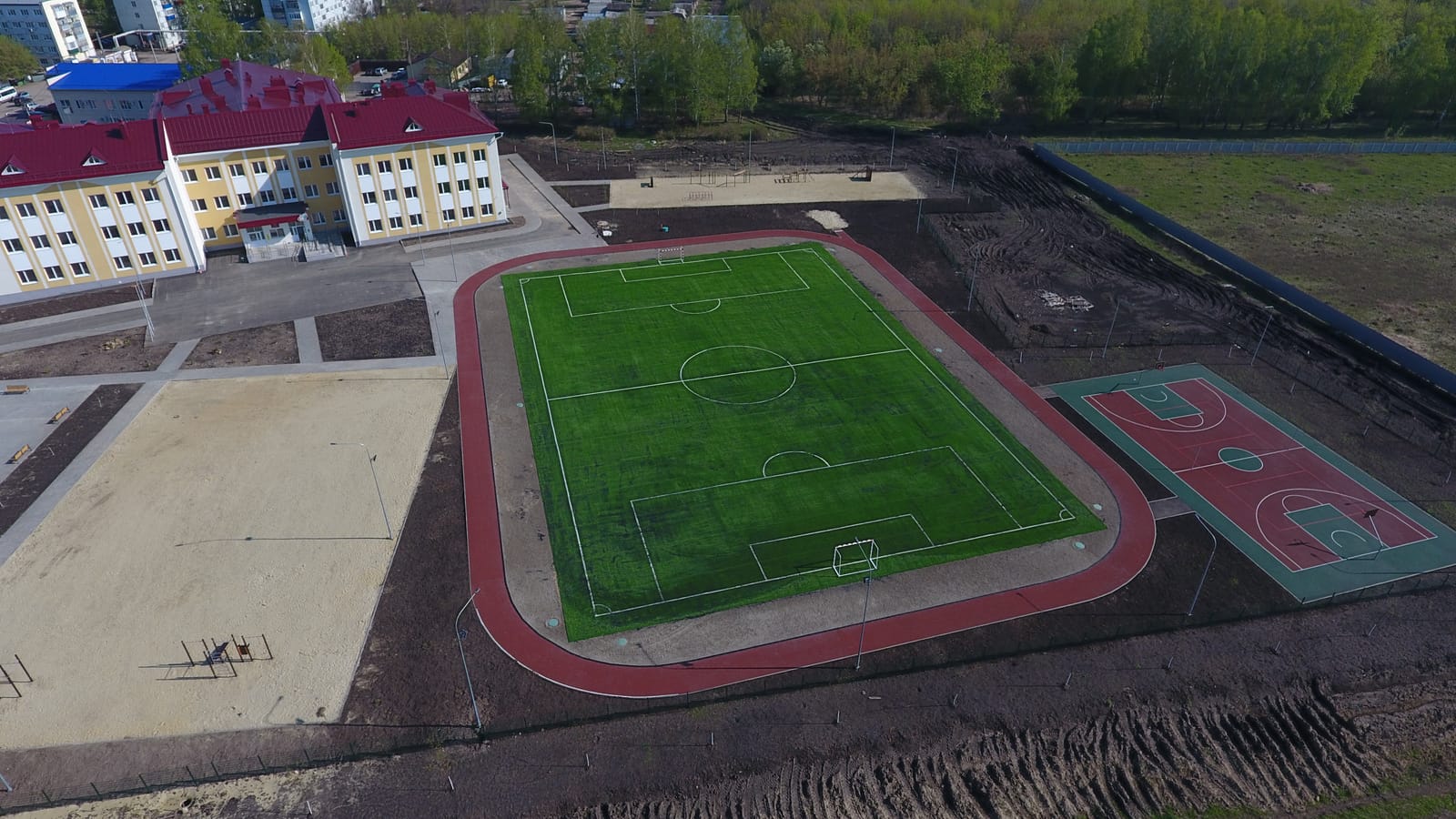 Футбольное поле школы, с. Чемодановка — фото 2