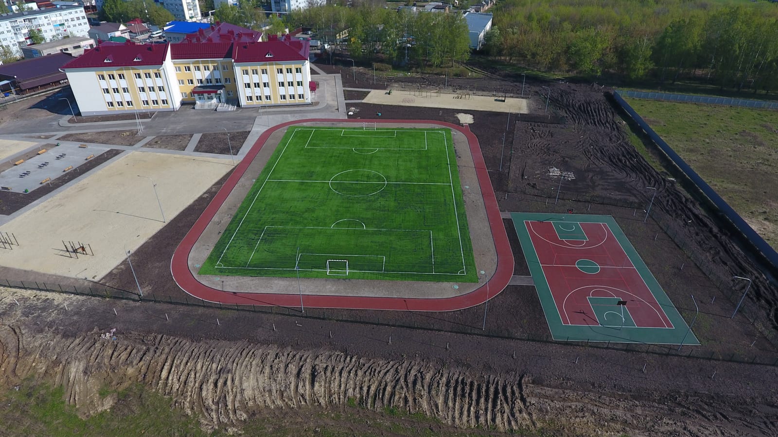Футбольное поле школы, с. Чемодановка — фото 3